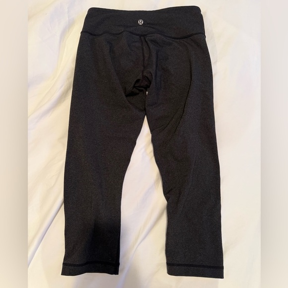 Lululemon cropped leggings - Picture 2 of 5